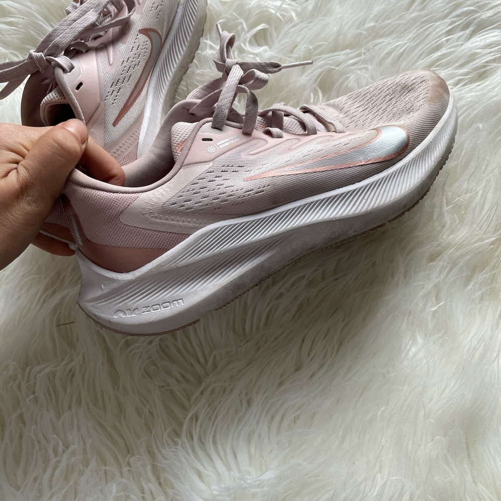 NIKE